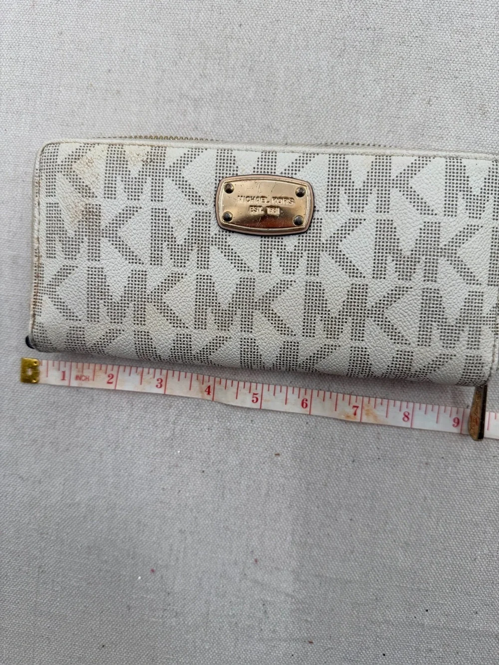 Michael Kors signature mk